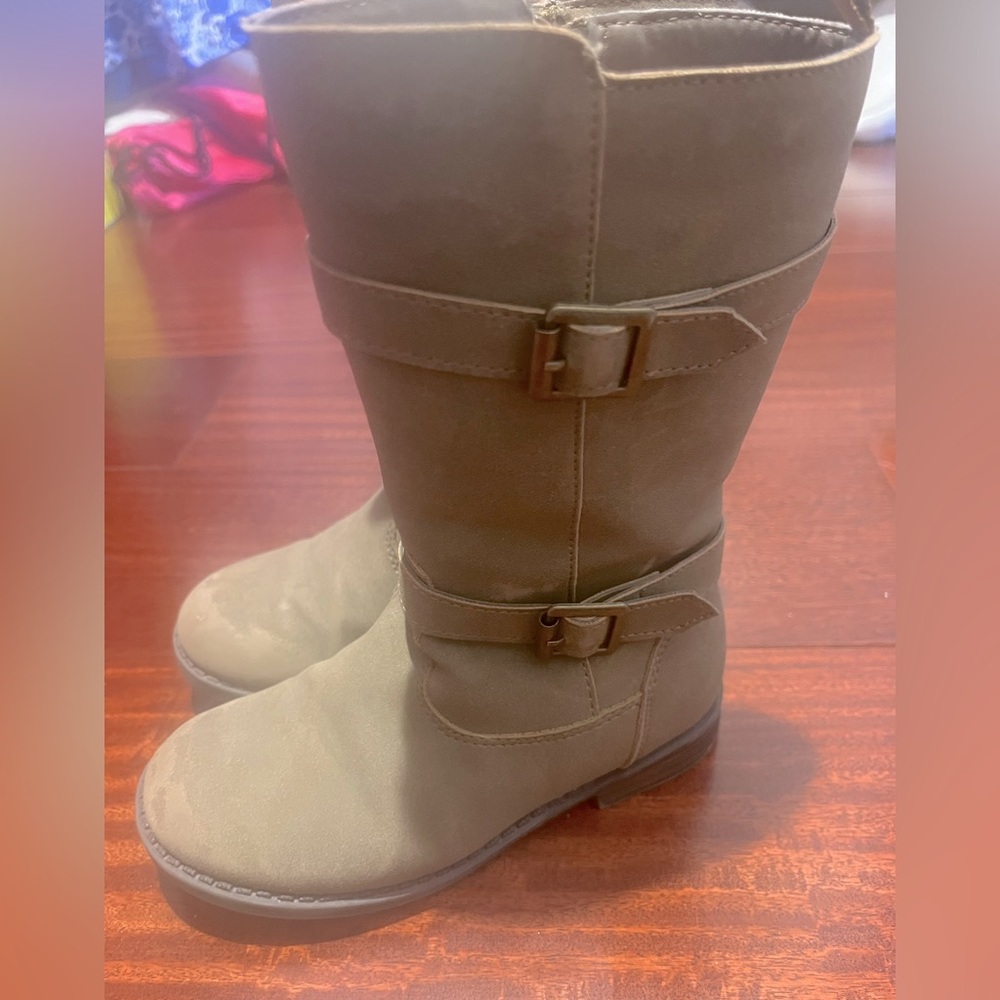 Girls boots